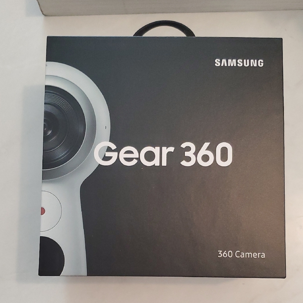 Samsung 360 Camera with Accessories in White